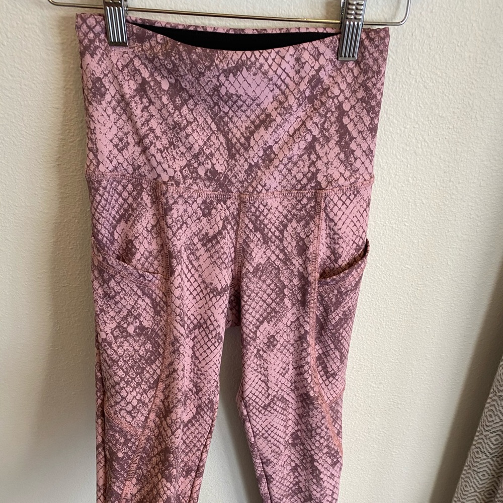 Strut this Flynn high rise angle legging